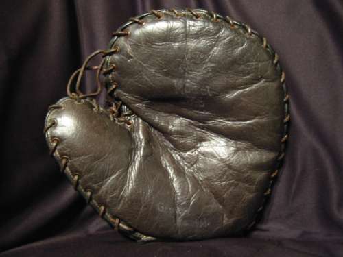 Victor, Wright & Ditson BXS Sticker Basemitt Front